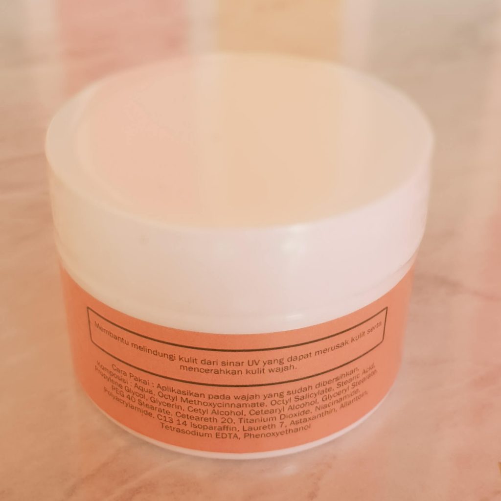 Produk Tabir Surya Glow Sunscreen With Astaxanthin 12 g Dermawise